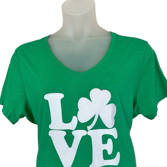 District Tri Tee Shamrock Love Women’s Tee green white short sleeve 3XL - Picture 2 of 8